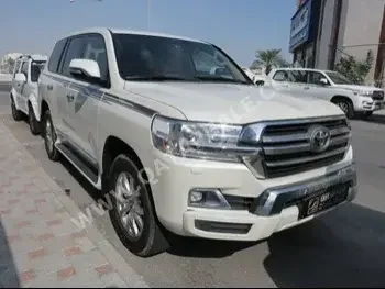 Toyota  Land Cruiser  GXR  2020  Automatic  75,000 Km  8 Cylinder  Four Wheel Drive (4WD)  SUV  White