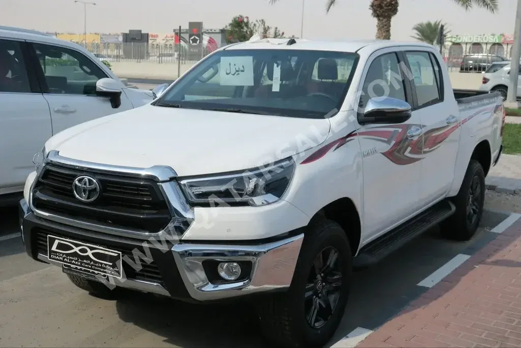 Toyota  Hilux  2023  Automatic  0 Km  4 Cylinder  Four Wheel Drive (4WD)  Pick Up  White  With Warranty