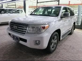  Toyota  Land Cruiser  GXR  2015  Automatic  215,000 Km  8 Cylinder  Four Wheel Drive (4WD)  SUV  White  With Warranty