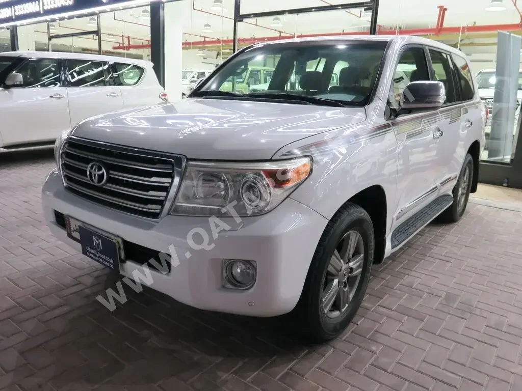  Toyota  Land Cruiser  GXR  2015  Automatic  215,000 Km  8 Cylinder  Four Wheel Drive (4WD)  SUV  White  With Warranty