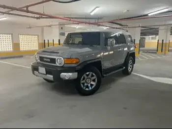 Toyota  FJ Cruiser  2022  Automatic  33,000 Km  6 Cylinder  Four Wheel Drive (4WD)  SUV  Gray