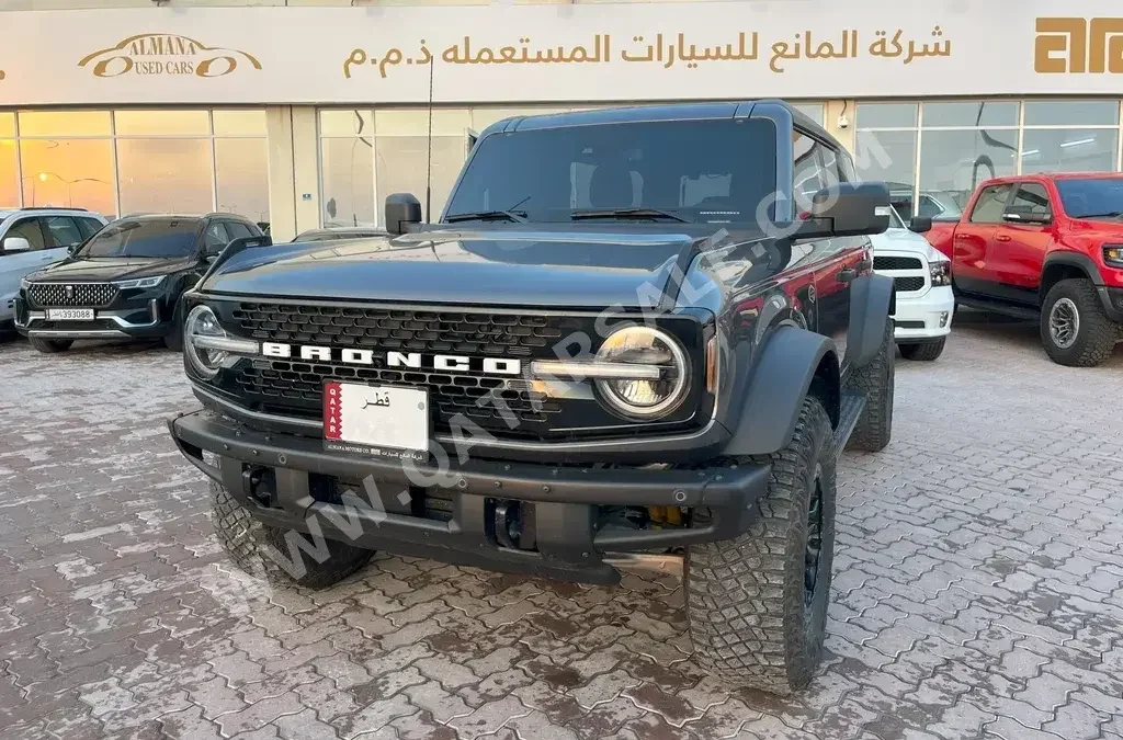 فورد  برونكو  وايلد تراك  2022  اوتوماتيك  30,000 كم  6 سلندر  دفع رباعي  اس يو في  رمادي وأسود  تحت الضمان