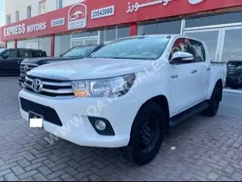 Toyota  Hilux  SR5  2017  Manual  155,000 Km  4 Cylinder  Four Wheel Drive (4WD)  Pick Up  White