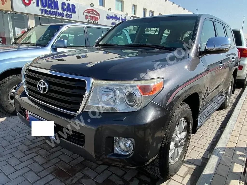 Toyota  Land Cruiser  GXR  2012  Automatic  152,000 Km  8 Cylinder  Four Wheel Drive (4WD)  SUV  Gray