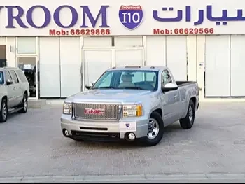 GMC  Sierra  SLE  2012  Automatic  53,000 Km  8 Cylinder  Rear Wheel Drive (RWD)  Pick Up  Silver