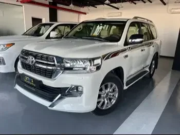 Toyota  Land Cruiser  GXR  2017  Automatic  183,000 Km  8 Cylinder  Four Wheel Drive (4WD)  SUV  White