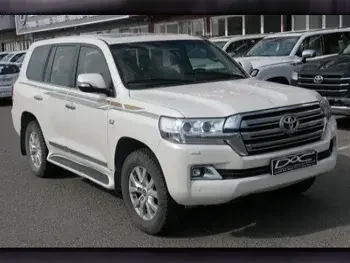 Toyota  Land Cruiser  VXR  2018  Automatic  71,000 Km  8 Cylinder  Four Wheel Drive (4WD)  SUV  White