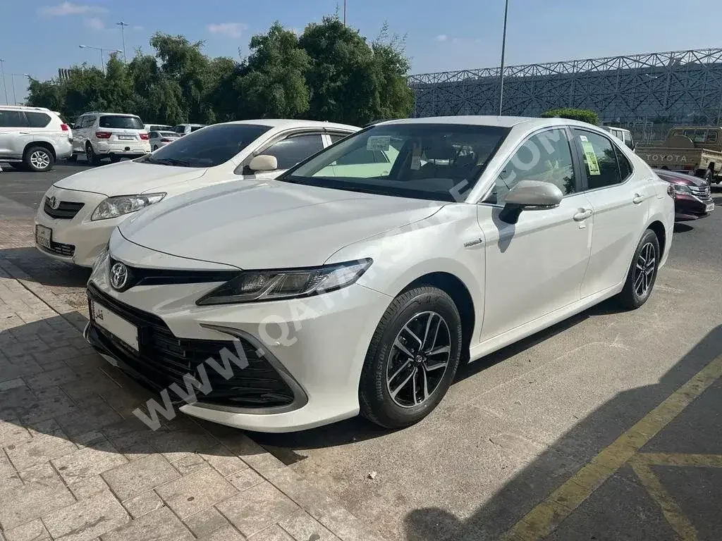 Toyota  Camry  LE  2024  Automatic  0 Km  4 Cylinder  Front Wheel Drive (FWD)  Sedan  White  With Warranty