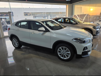 BMW  X-Series  X2  2022  Automatic  0 Km  4 Cylinder  Front Wheel Drive (FWD)  SUV  White  With Warranty