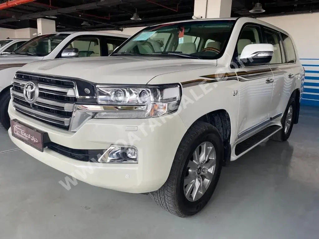 Toyota  Land Cruiser  VXR  2018  Automatic  228,000 Km  8 Cylinder  Four Wheel Drive (4WD)  SUV  White