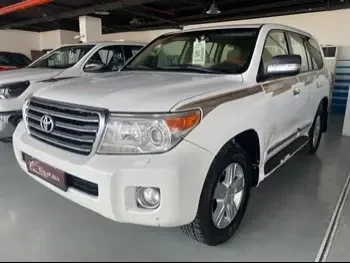 Toyota  Land Cruiser  GXR  2014  Automatic  459,000 Km  8 Cylinder  Four Wheel Drive (4WD)  SUV  White