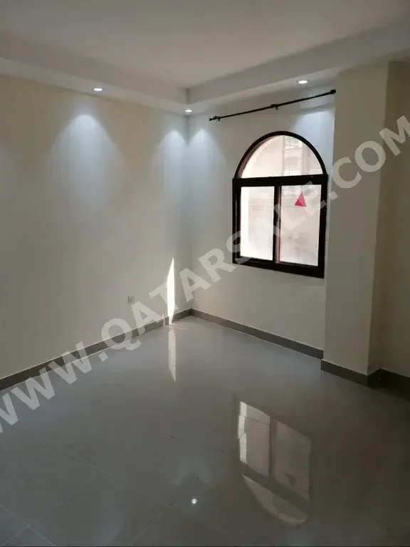 2 Bedrooms  Apartment  For Rent  in Doha -  Umm Ghuwailina  Not Furnished