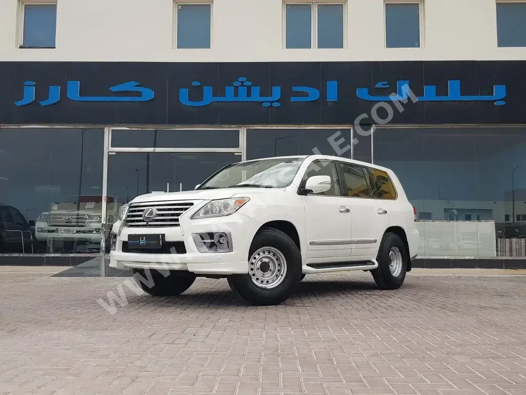 Lexus  LX  570  2014  Automatic  369,000 Km  8 Cylinder  Four Wheel Drive (4WD)  SUV  White