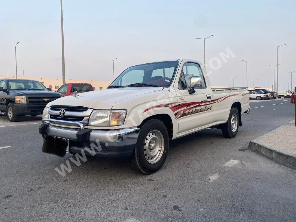 Toyota  Hilux  2004  Manual  69,000 Km  4 Cylinder  Four Wheel Drive (4WD)  Pick Up  White