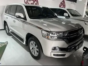 Toyota  Land Cruiser  GXR  2021  Automatic  81,000 Km  8 Cylinder  Four Wheel Drive (4WD)  SUV  White