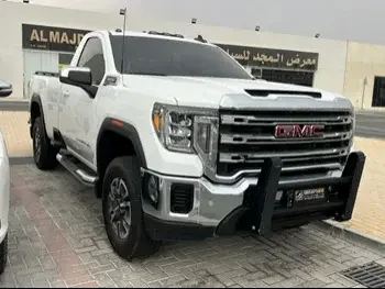 GMC  Sierra  2500 HD  2021  Automatic  31,000 Km  8 Cylinder  Four Wheel Drive (4WD)  Pick Up  White