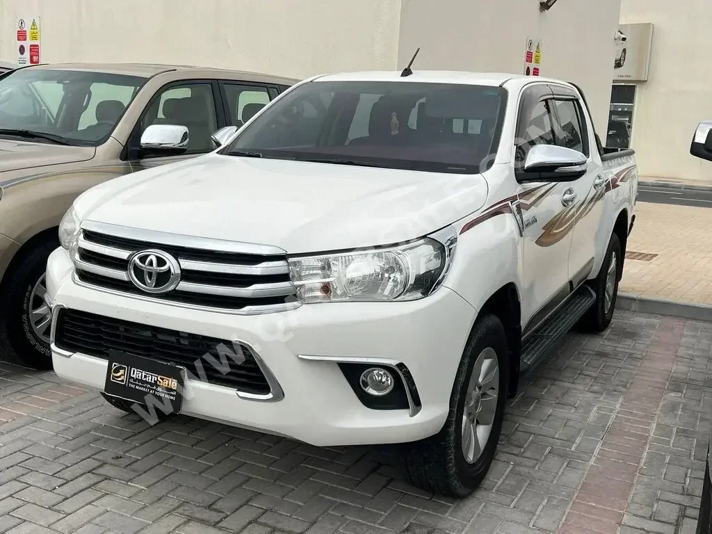 Toyota  Hilux  SR5  2016  Manual  93,000 Km  4 Cylinder  Four Wheel Drive (4WD)  Pick Up  White