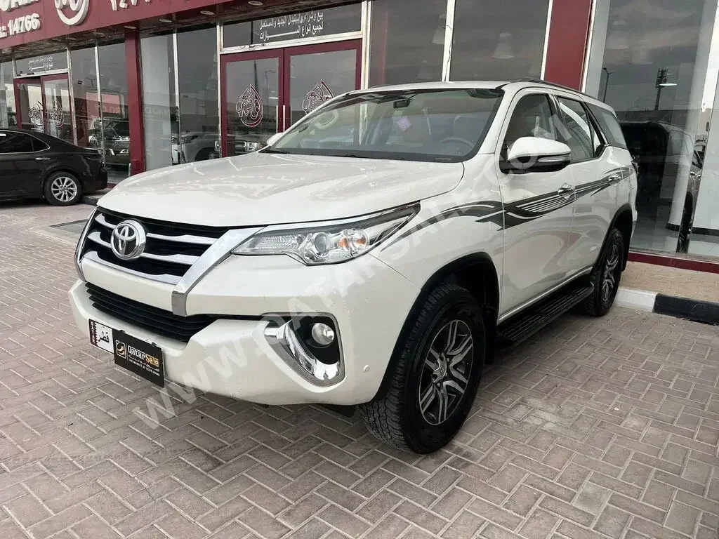 Toyota  Fortuner  SR5  2017  Automatic  140,000 Km  4 Cylinder  Four Wheel Drive (4WD)  SUV  White