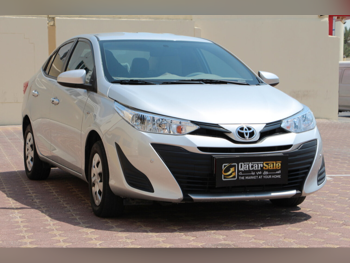 تويوتا  ياريس  2019  اوتوماتيك  208,000 كم  4 سلندر  سحب امامي  سيدان  فضي