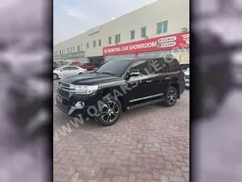 Toyota  Land Cruiser  VXR  2018  Automatic  214,000 Km  8 Cylinder  Four Wheel Drive (4WD)  SUV  Black