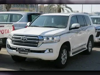 Toyota  Land Cruiser  VXR  2016  Automatic  284,000 Km  8 Cylinder  Four Wheel Drive (4WD)  SUV  White