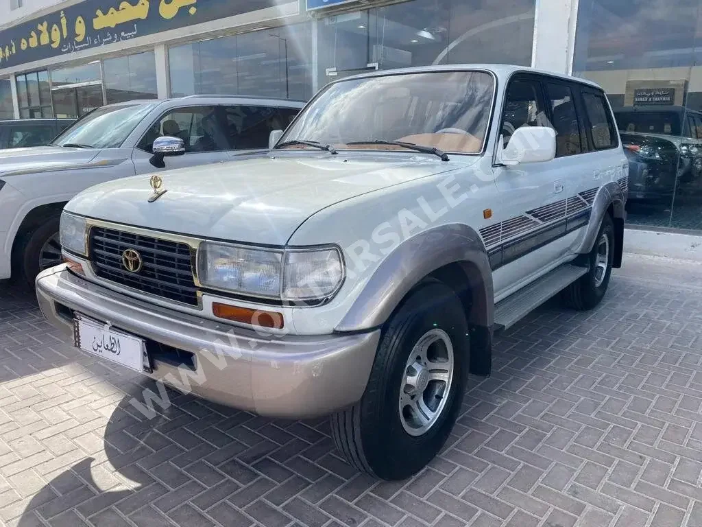 Toyota  Land Cruiser  VXR  1997  Automatic  275,000 Km  8 Cylinder  Four Wheel Drive (4WD)  SUV  White