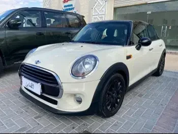 Mini  Cooper  2016  Automatic  82,000 Km  4 Cylinder  Front Wheel Drive (FWD)  Hatchback  Beige