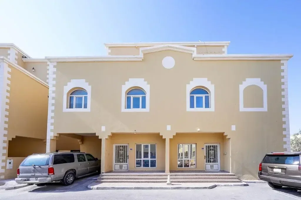 Family Residential  - Not Furnished  - Al Rayyan  - Izghawa  - 7 Bedrooms