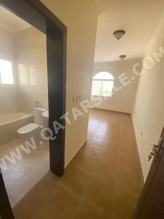 Family Residential  - Not Furnished  - Al Daayen  - Al Khisah  - 6 Bedrooms