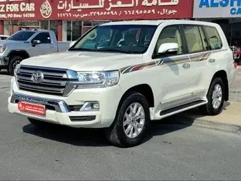 Toyota  Land Cruiser  GXR  2017  Automatic  216,000 Km  8 Cylinder  Four Wheel Drive (4WD)  SUV  White