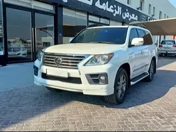 Lexus  LX  570 S  2013  Automatic  305,000 Km  8 Cylinder  Four Wheel Drive (4WD)  SUV  White