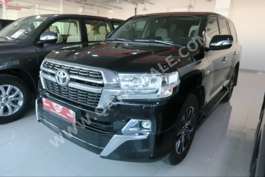 Toyota  Land Cruiser  VXR  2018  Automatic  215,000 Km  8 Cylinder  Four Wheel Drive (4WD)  SUV  Black