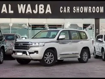 Toyota  Land Cruiser  GXR  2016  Automatic  257,000 Km  8 Cylinder  Four Wheel Drive (4WD)  SUV  White