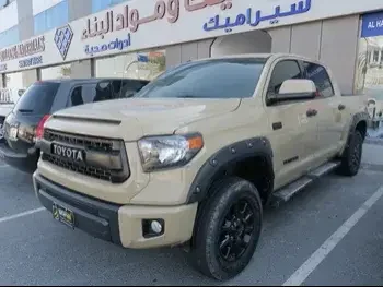 Toyota  Tundra  2016  Automatic  130,000 Km  8 Cylinder  Four Wheel Drive (4WD)  Pick Up  Beige