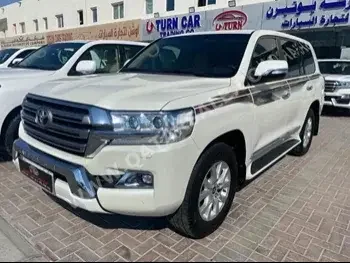 Toyota  Land Cruiser  GXR  2016  Automatic  96,000 Km  8 Cylinder  Four Wheel Drive (4WD)  SUV  White