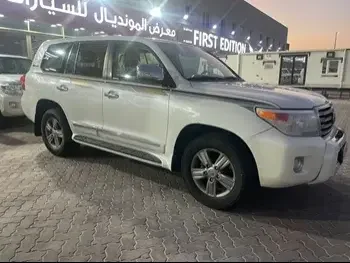 Toyota  Land Cruiser  GXR  2012  Automatic  348,000 Km  8 Cylinder  Four Wheel Drive (4WD)  SUV  White