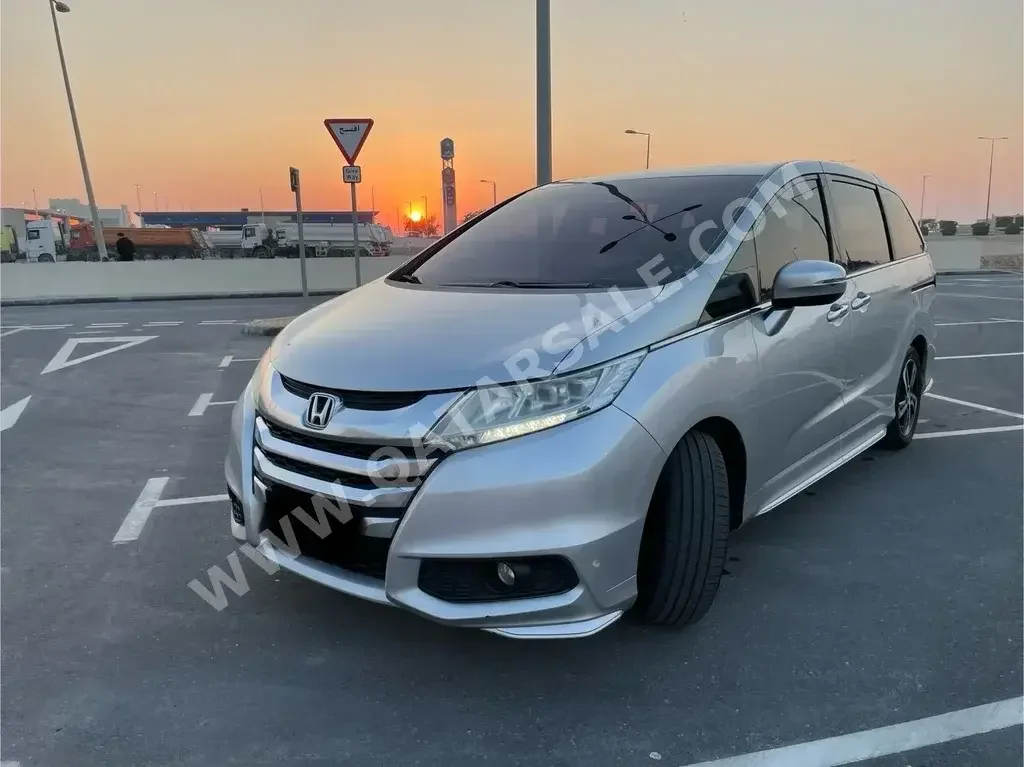 Honda  Odyssey  2016  Automatic  125,000 Km  4 Cylinder  All Wheel Drive (AWD)  Van / Bus  Silver