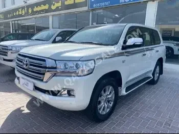 Toyota  Land Cruiser  VXR  2016  Automatic  173,000 Km  8 Cylinder  Four Wheel Drive (4WD)  SUV  White