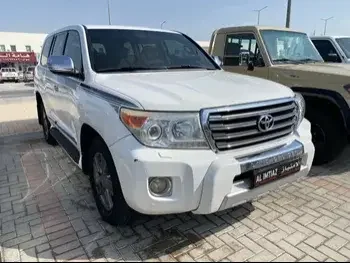 Toyota  Land Cruiser  GXR  2015  Automatic  307,000 Km  8 Cylinder  Four Wheel Drive (4WD)  SUV  White