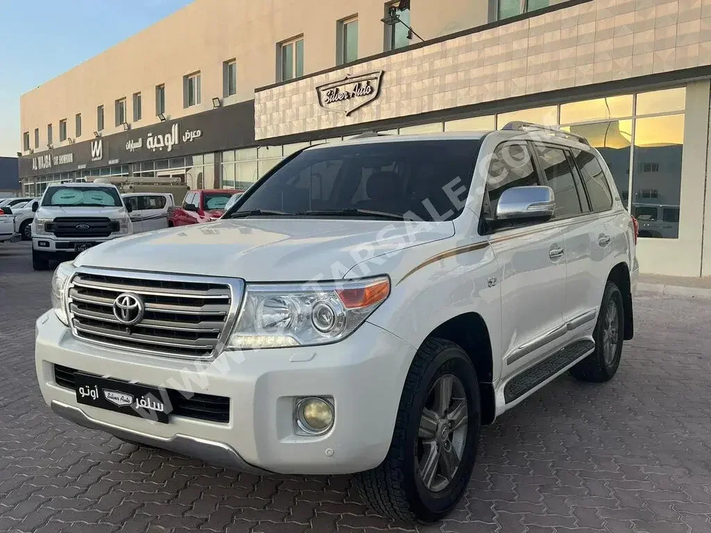 Toyota  Land Cruiser  VXR  2015  Automatic  250,000 Km  8 Cylinder  Four Wheel Drive (4WD)  SUV  White