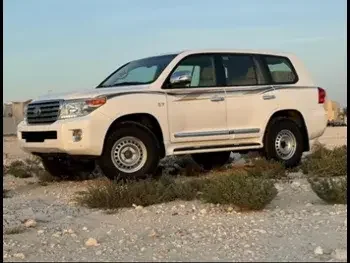 Toyota  Land Cruiser  VXR  2014  Automatic  200,000 Km  8 Cylinder  Four Wheel Drive (4WD)  SUV  White