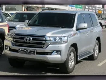 Toyota  Land Cruiser  GXR  2017  Automatic  300,000 Km  6 Cylinder  Four Wheel Drive (4WD)  SUV  Silver