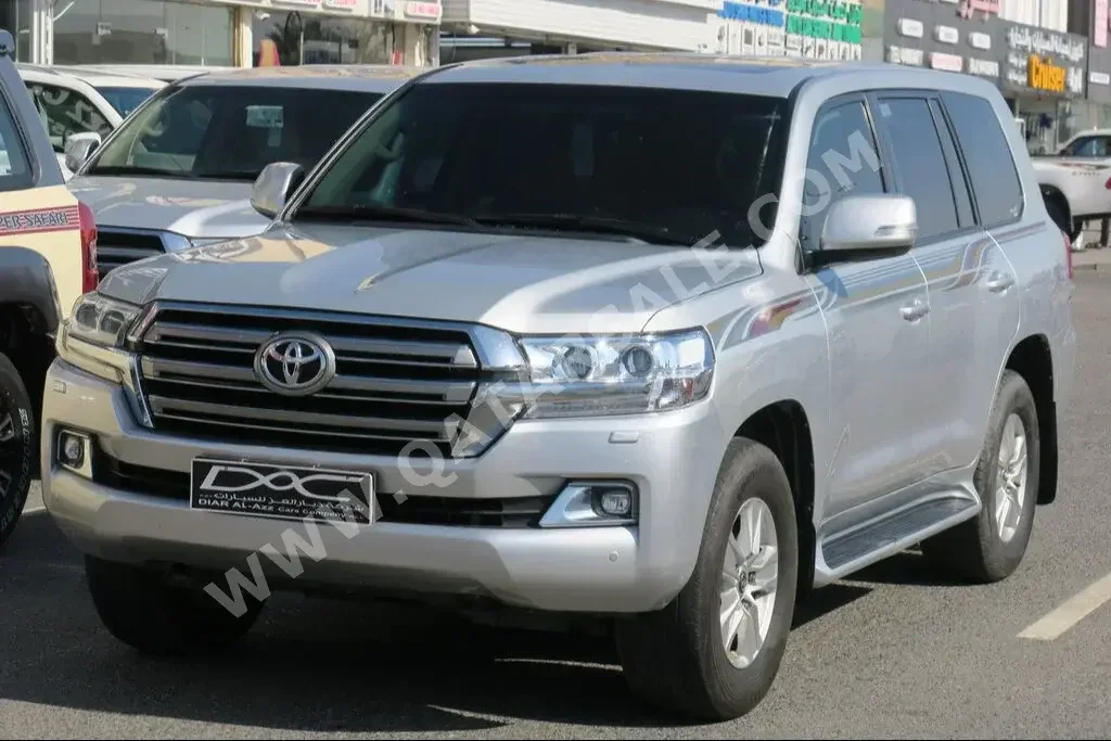 Toyota  Land Cruiser  GXR  2017  Automatic  300,000 Km  6 Cylinder  Four Wheel Drive (4WD)  SUV  Silver