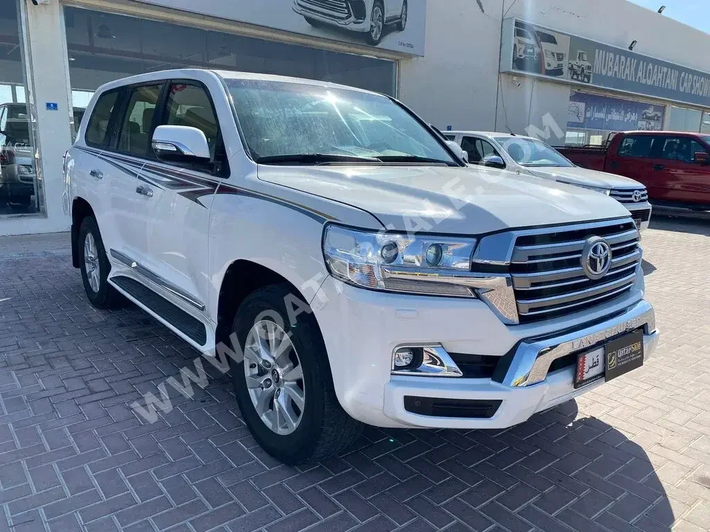 Toyota  Land Cruiser  GXR  2018  Automatic  155,000 Km  8 Cylinder  Four Wheel Drive (4WD)  SUV  White