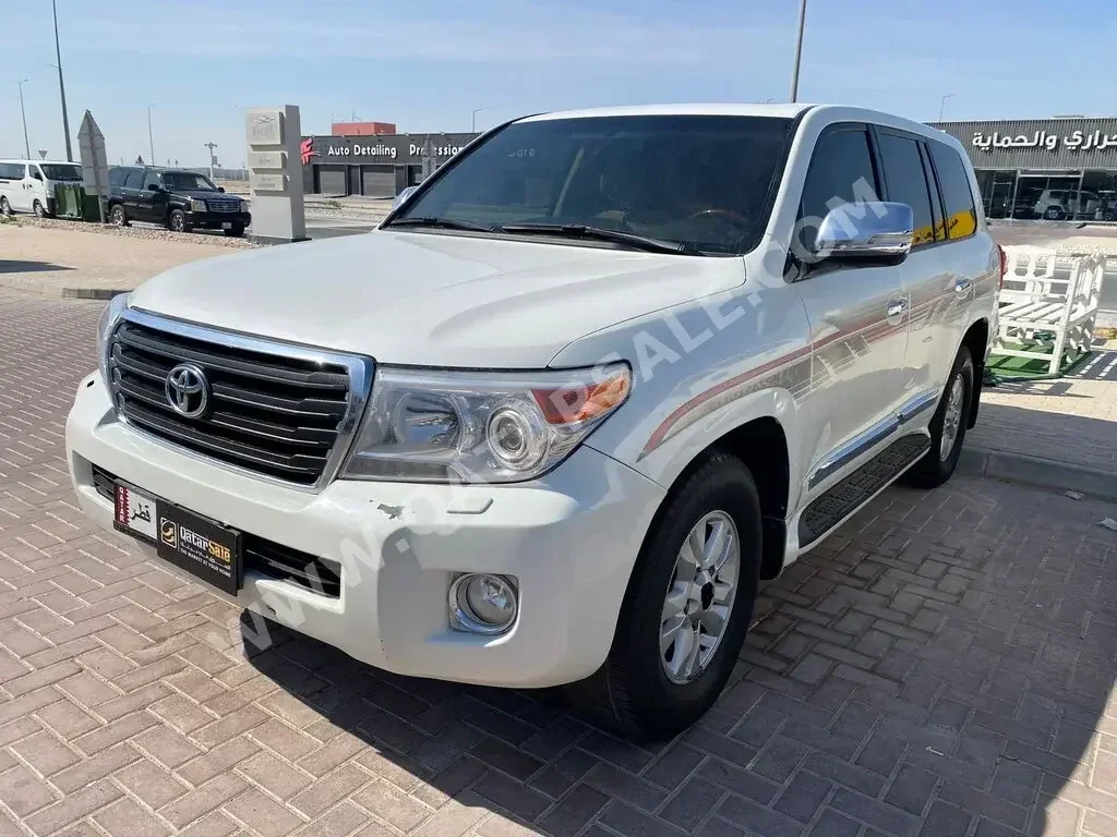 Toyota  Land Cruiser  GXR  2012  Automatic  356,000 Km  8 Cylinder  Four Wheel Drive (4WD)  SUV  White