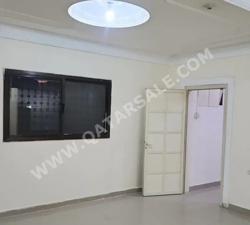 Labour Camp 1 Bedrooms  Studio  For Rent  in Umm Salal -  Al Kharaitiyat  Not Furnished