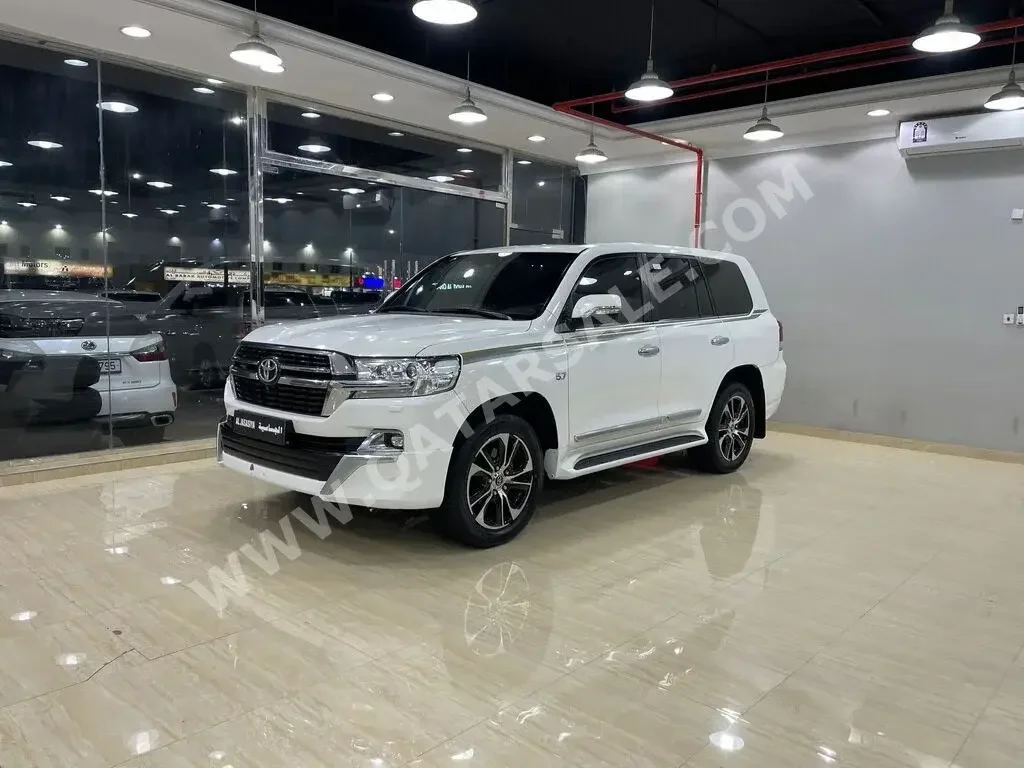 Toyota  Land Cruiser  VXR  2021  Automatic  100,000 Km  8 Cylinder  Four Wheel Drive (4WD)  SUV  White