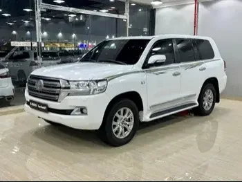 Toyota  Land Cruiser  VXR  2017  Automatic  192,000 Km  8 Cylinder  Four Wheel Drive (4WD)  SUV  White