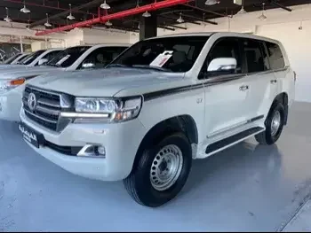 Toyota  Land Cruiser  VXR  2016  Automatic  270,000 Km  8 Cylinder  Four Wheel Drive (4WD)  SUV  White