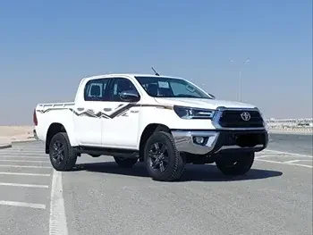 Toyota  Hilux  SR5  2024  Automatic  0 Km  4 Cylinder  Four Wheel Drive (4WD)  Pick Up  White  With Warranty